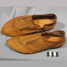 Halbschuh mit Durchbruchsarbeit Bild: Halbschuh mit Durchbruchsarbeit